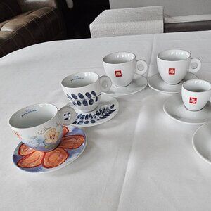 Set of 6 illy cups